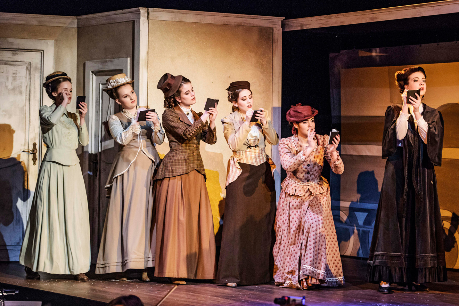 "Pariser Leben" mit dem Jugendchor des Theater Erfurts