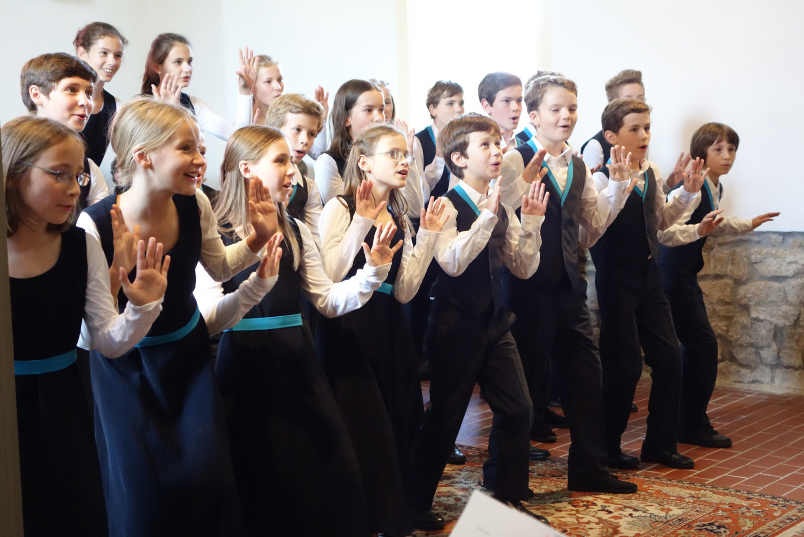 Kinderchor der schola cantorum weimar in der Kirche von Ulrichshalben
